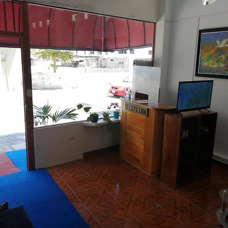 Hostal La Casa De Luis Puerto Baquerizo Moreno Eksteriør billede