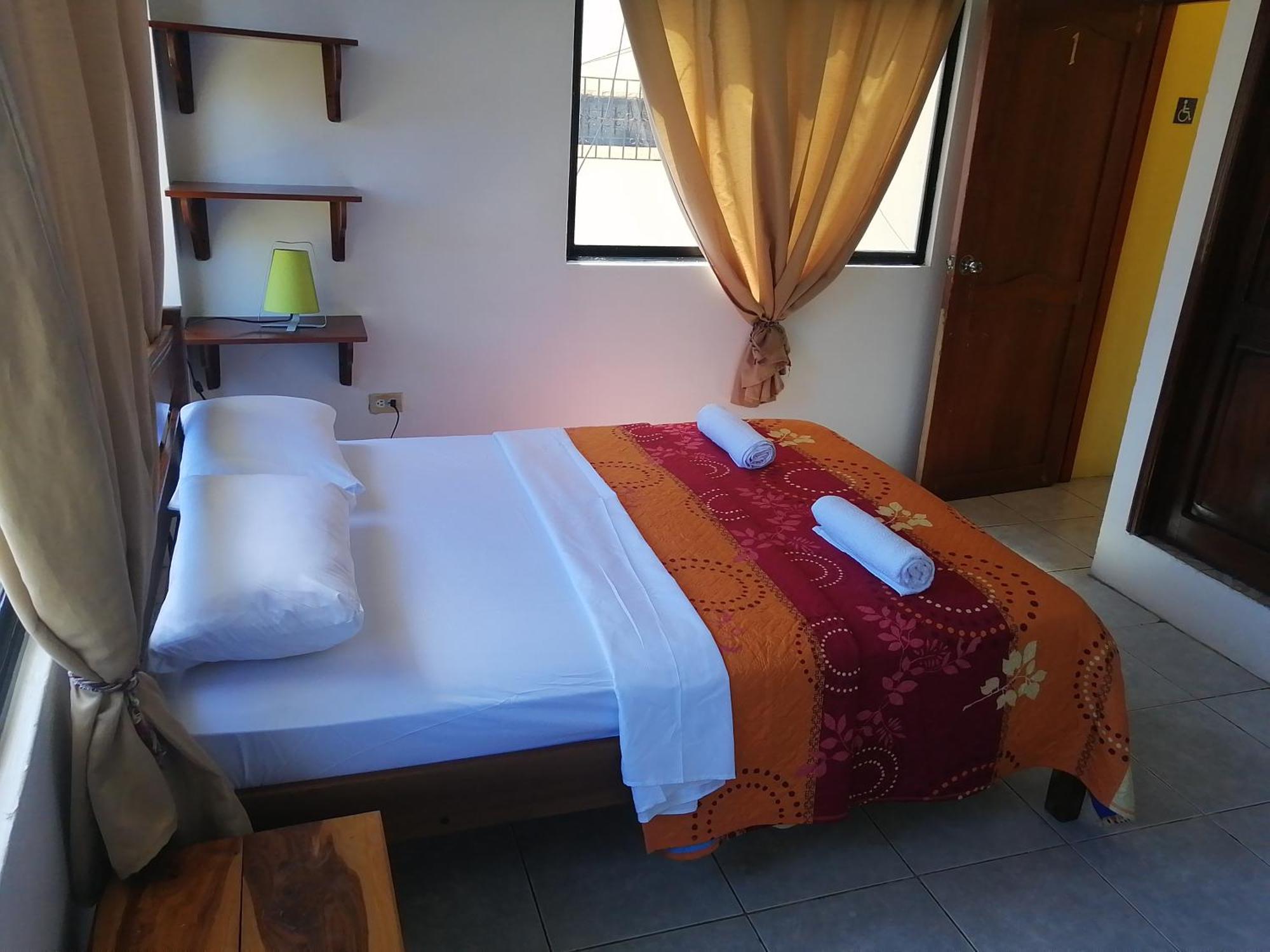 Hostal La Casa De Luis Puerto Baquerizo Moreno Eksteriør billede