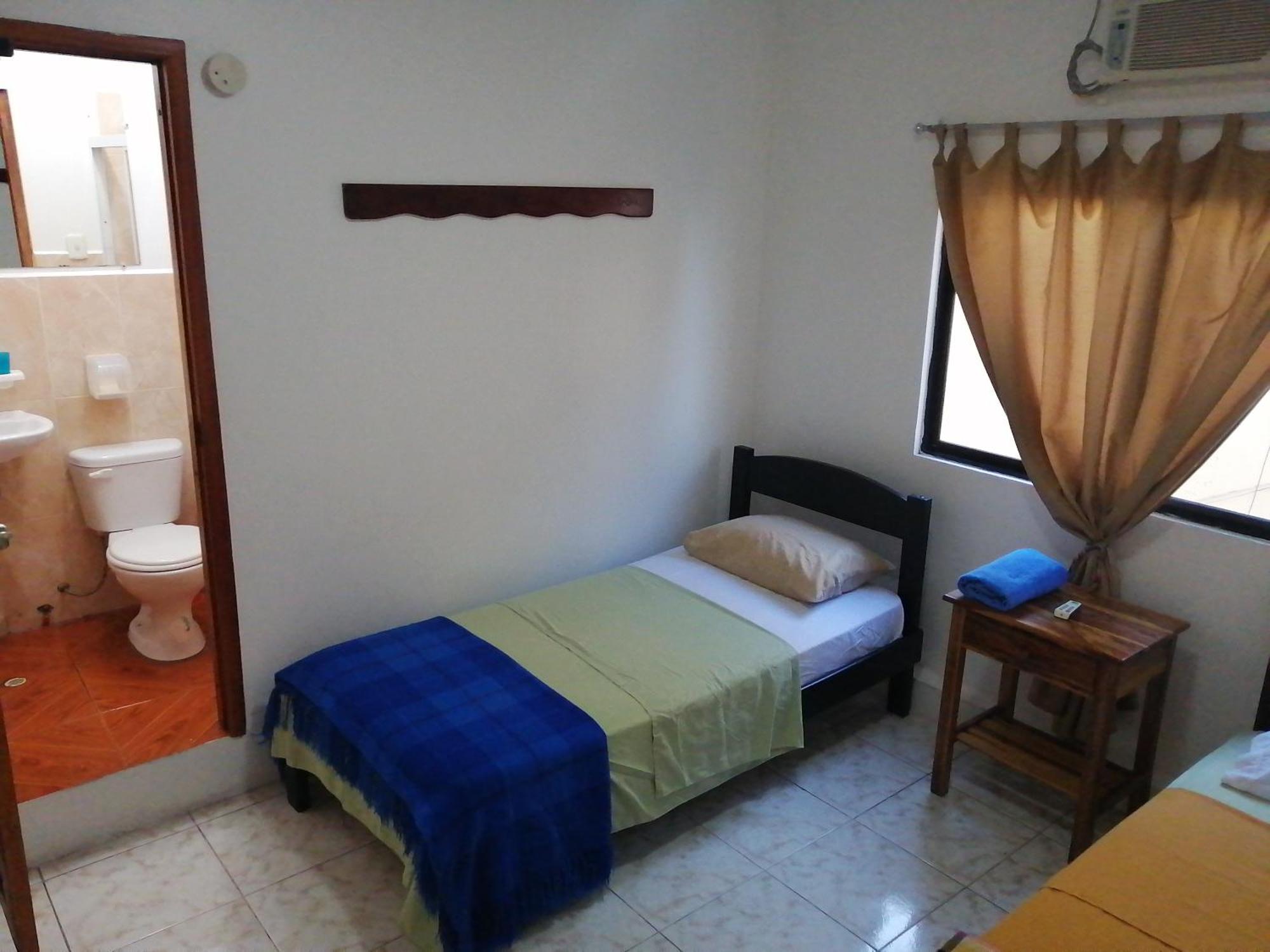 Hostal La Casa De Luis Puerto Baquerizo Moreno Eksteriør billede