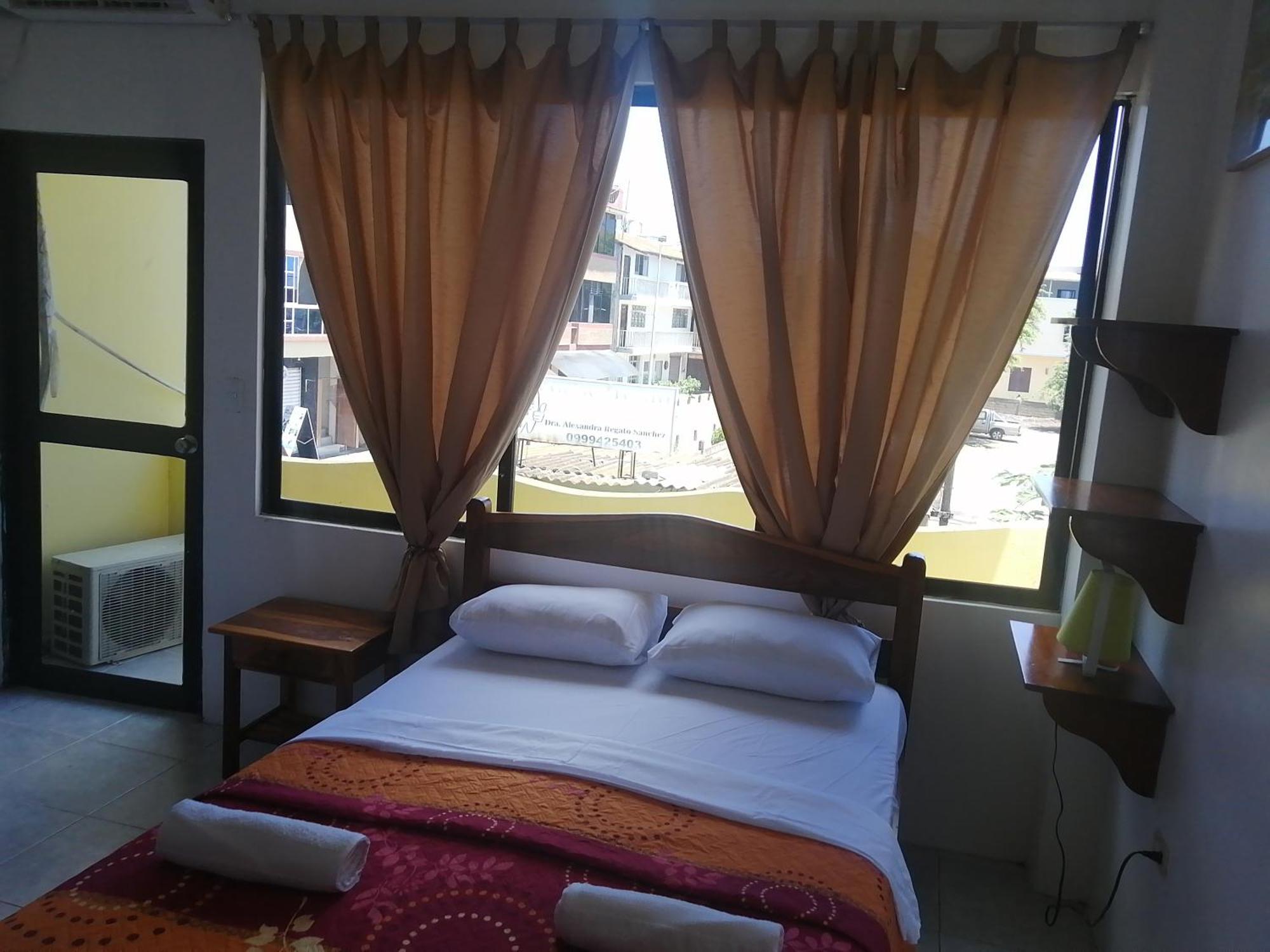 Hostal La Casa De Luis Puerto Baquerizo Moreno Eksteriør billede